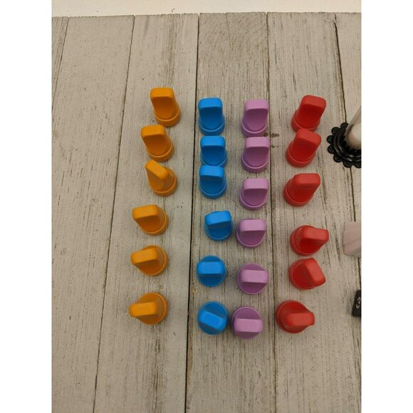 Win Lose or Draw Game Replacement Tokens Marker Dice Timer 1987 - Picture 2 of 5